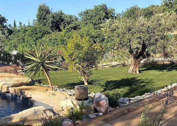 Une Oasis Au Pays De Cezanne