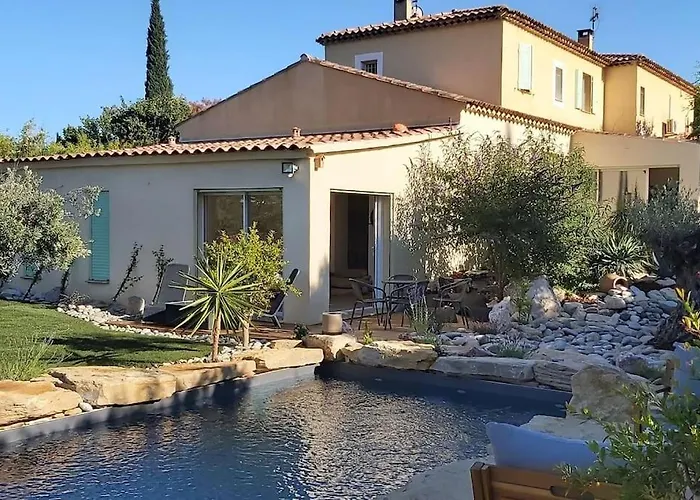 Une Oasis Au Pays De Cezanne
